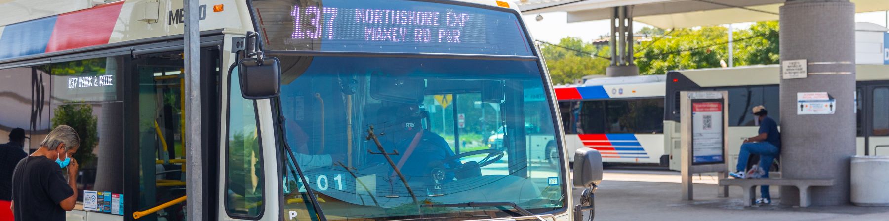 137 Northshore Express bus