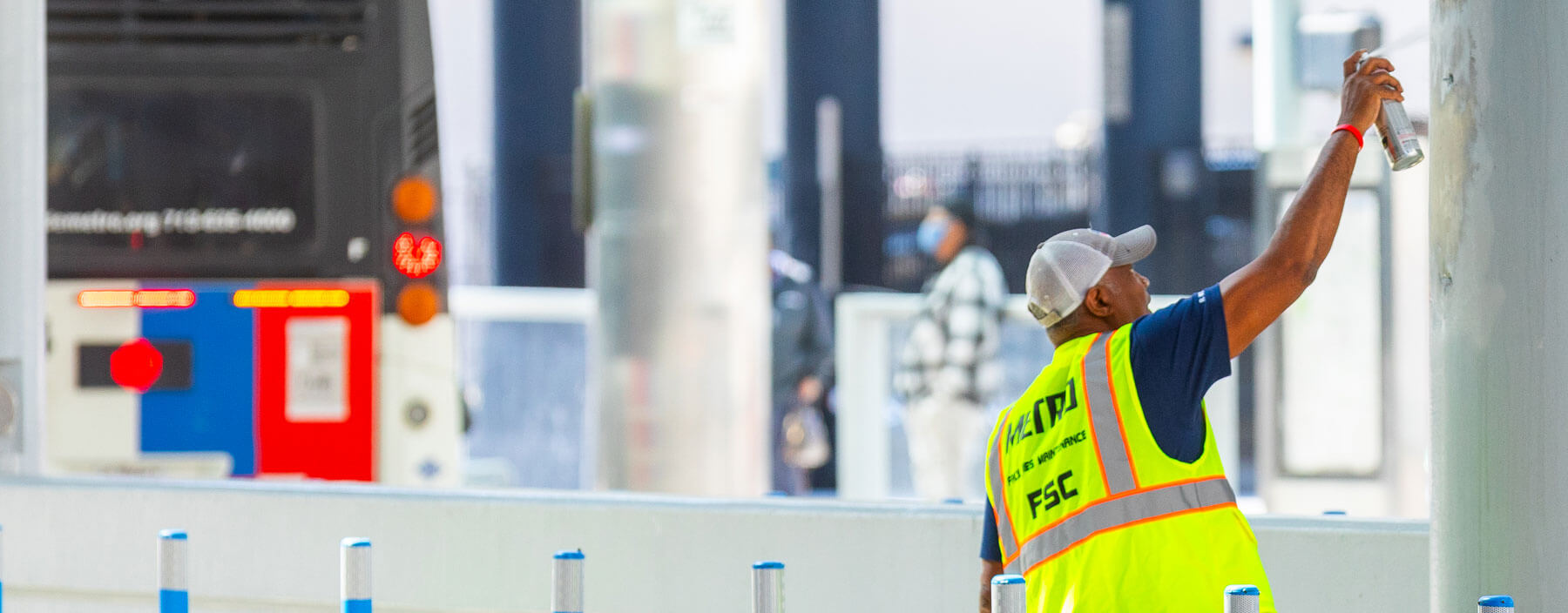 METRO cleaner spraying column.