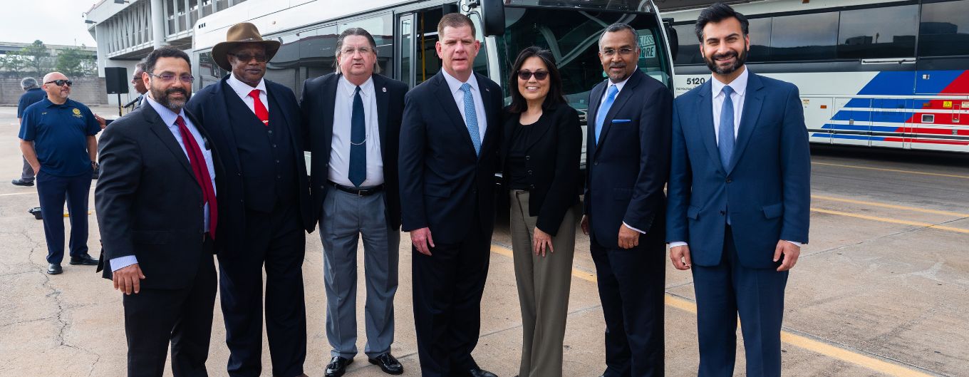 Group photo of METRO and Labor officials and Labor Secretary Marty Walsh.