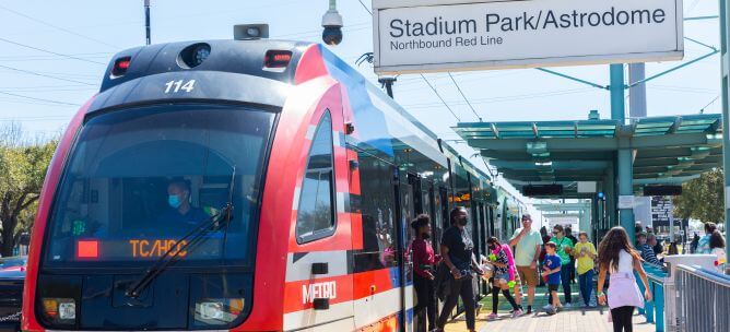 Passengers exit northbound METRORail Red Line train at Stadium Park / Astrodome station.