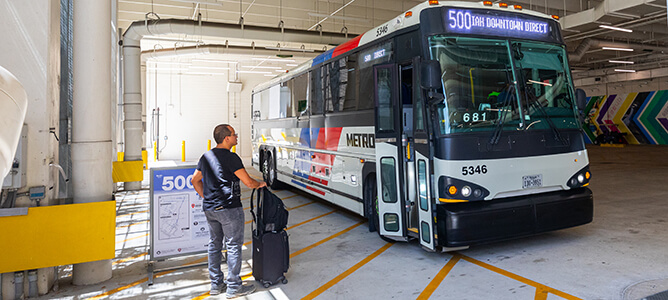 500 IAH Downtown Direct bus picking up customers at GRB north parking lot