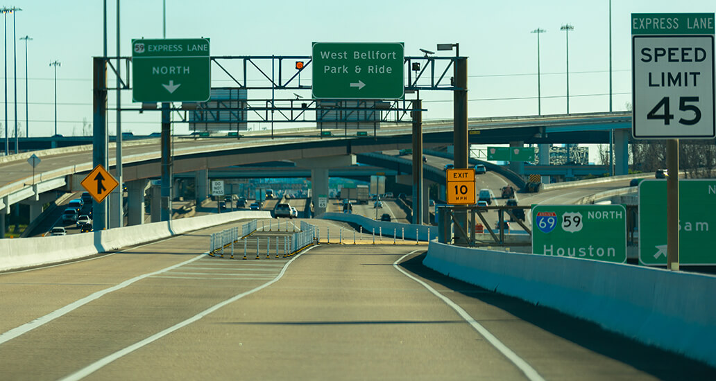 US Highway 59 Express Lane exit sign to West Bellfort Park & Ride