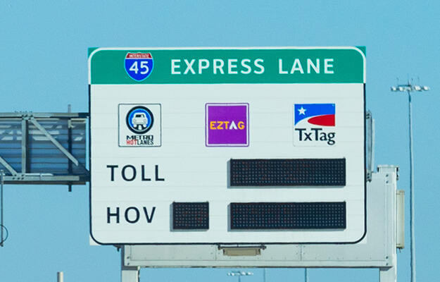 4249-METRO-I-45-Signage-625X400 HOV/HOT express lane signage on I-45.