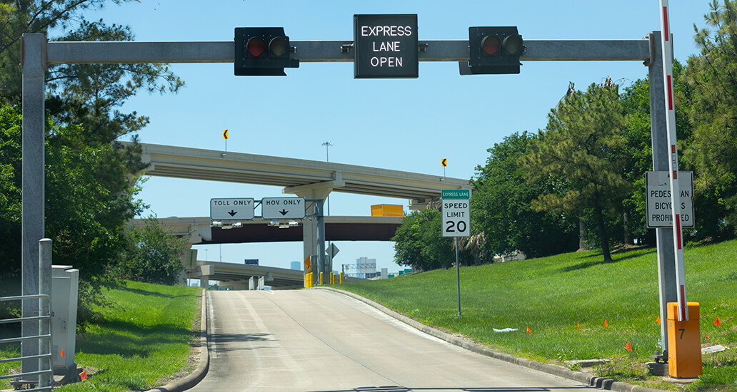 Interstate 45 South HOV/HOT lane entrance from Loop 610 South.