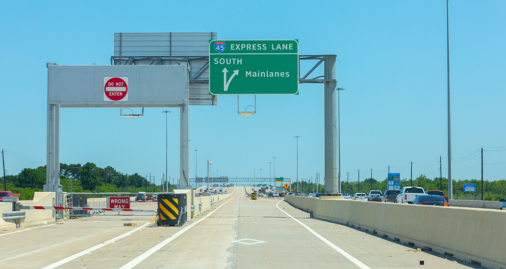 Interstate 45 South HOV/HOT lane exit to the mainlanes of I-45 South.