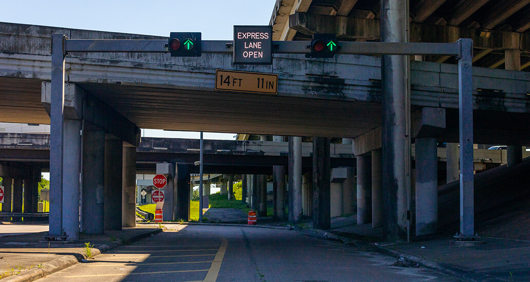 I-45 South inbound HOV/HOT lane entrance from 610 loop.