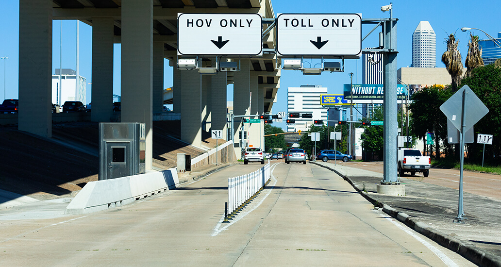 I-45 South inbound HOV/HOT lane exit to St. Joseph Parkway.