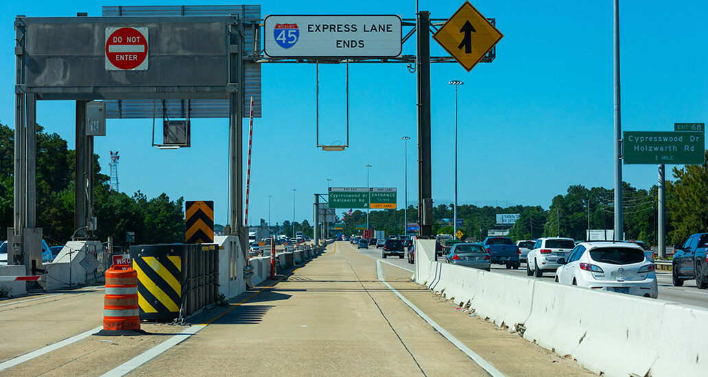 I-45 North express lanes outbound exit towards the I-45 North main lanes.