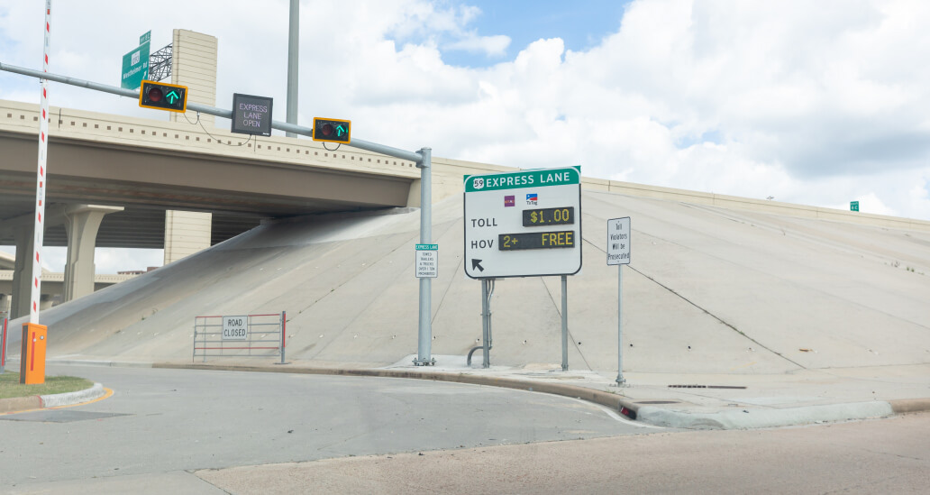 The entrance to the U.S. 59 South HOV/HOT lane from the 610 West Loop frontage road.